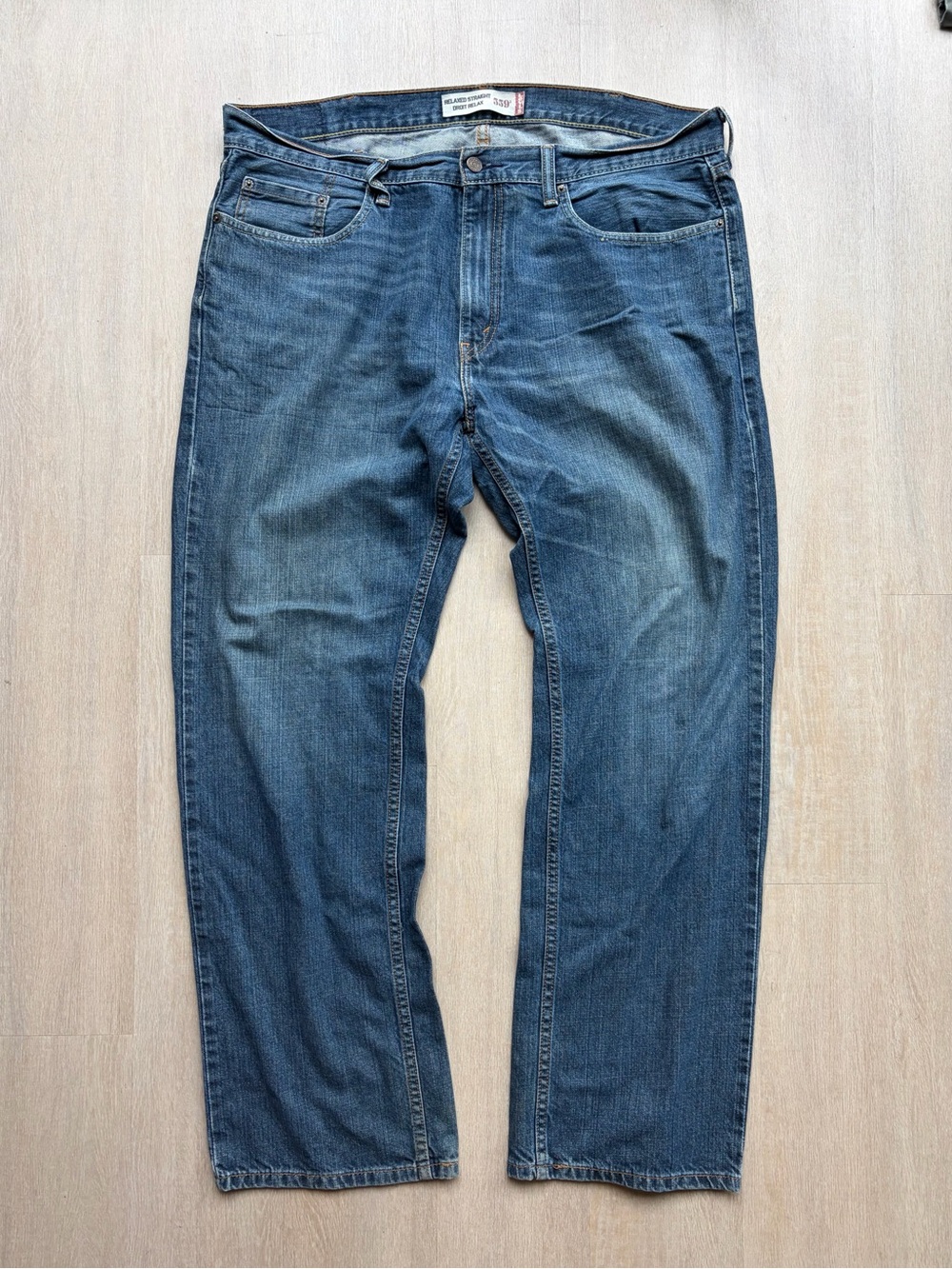 Baggy Levi’s jeans